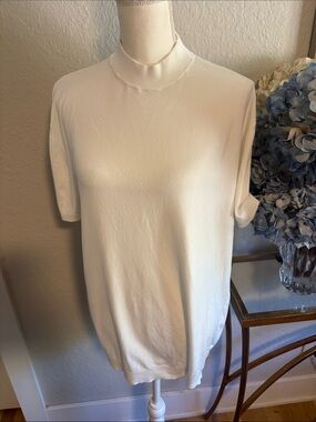 Zara women’s mock neck, tunic length fine knit sweater. Size L estimated